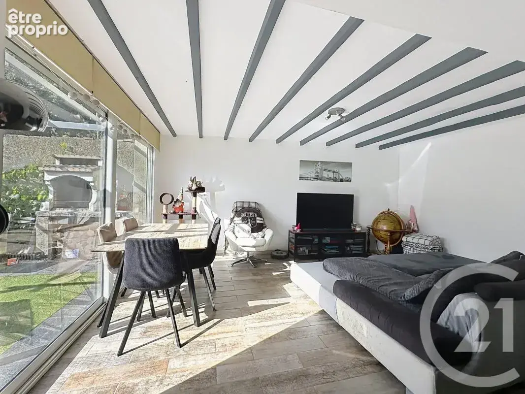 Appartement 84 m² à Bouge-Chambalud  - photo 4