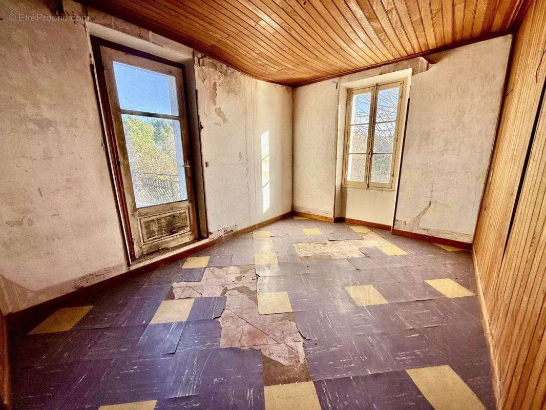Maison à LE MUY
