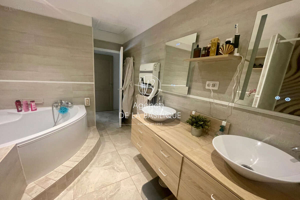 Maison à SAINT-MAXIMIN-LA-SAINTE-BAUME