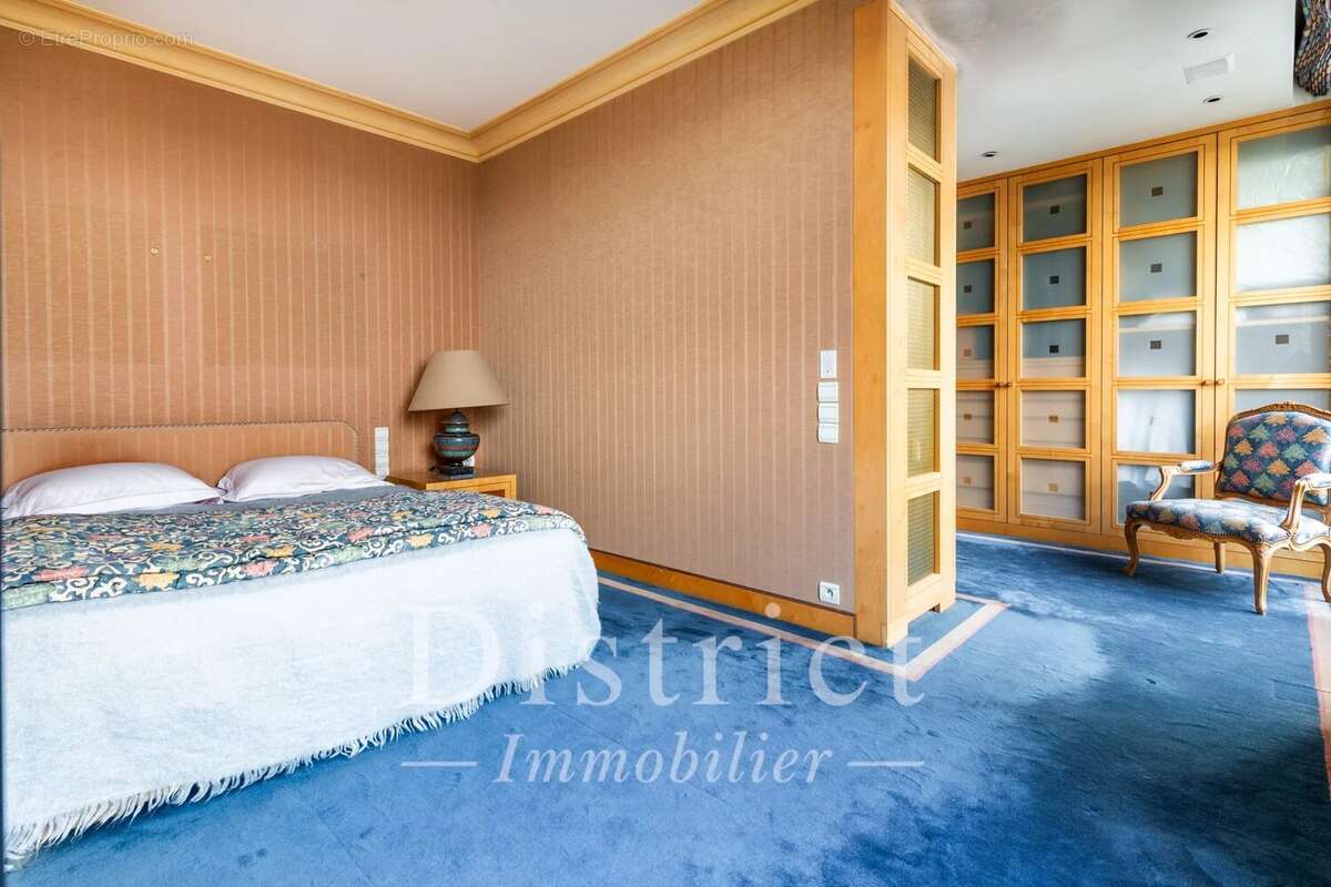 Trocadéro. Vue Tour Eiffel et balcon pour cet appartement de 112m² en étage élevé. - photo 4