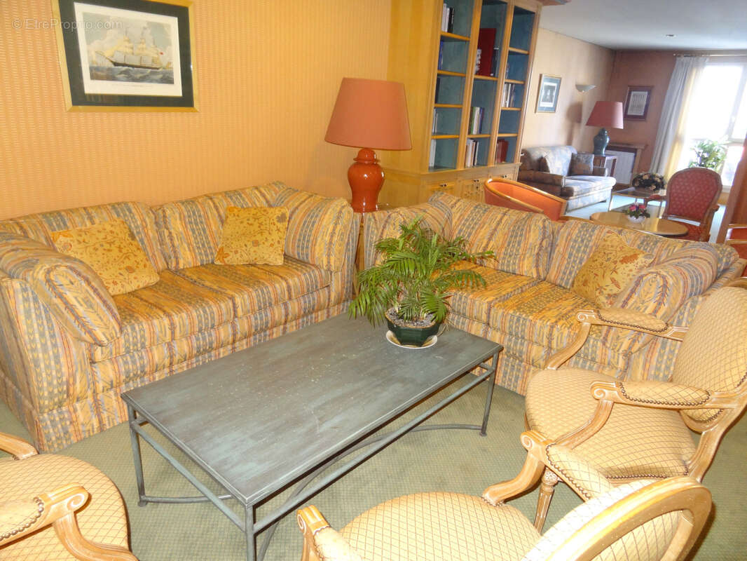 Residence Services Hesperides Versailles 2 pièces - photo 2