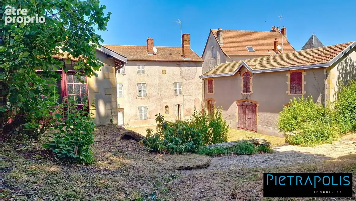 Maison 10 pièces 490 m² à vendre à La Clayette (71800) - photo 3
