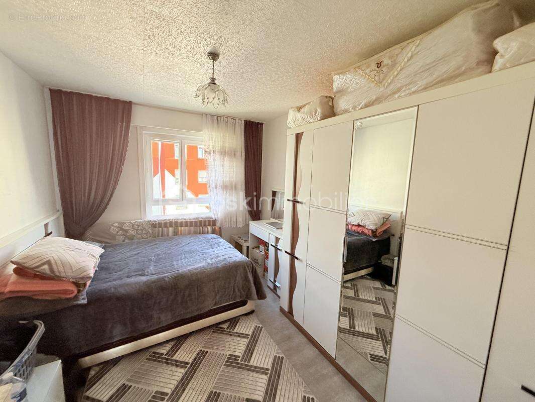 Appartement à SAINT-JEAN-DE-LA-RUELLE