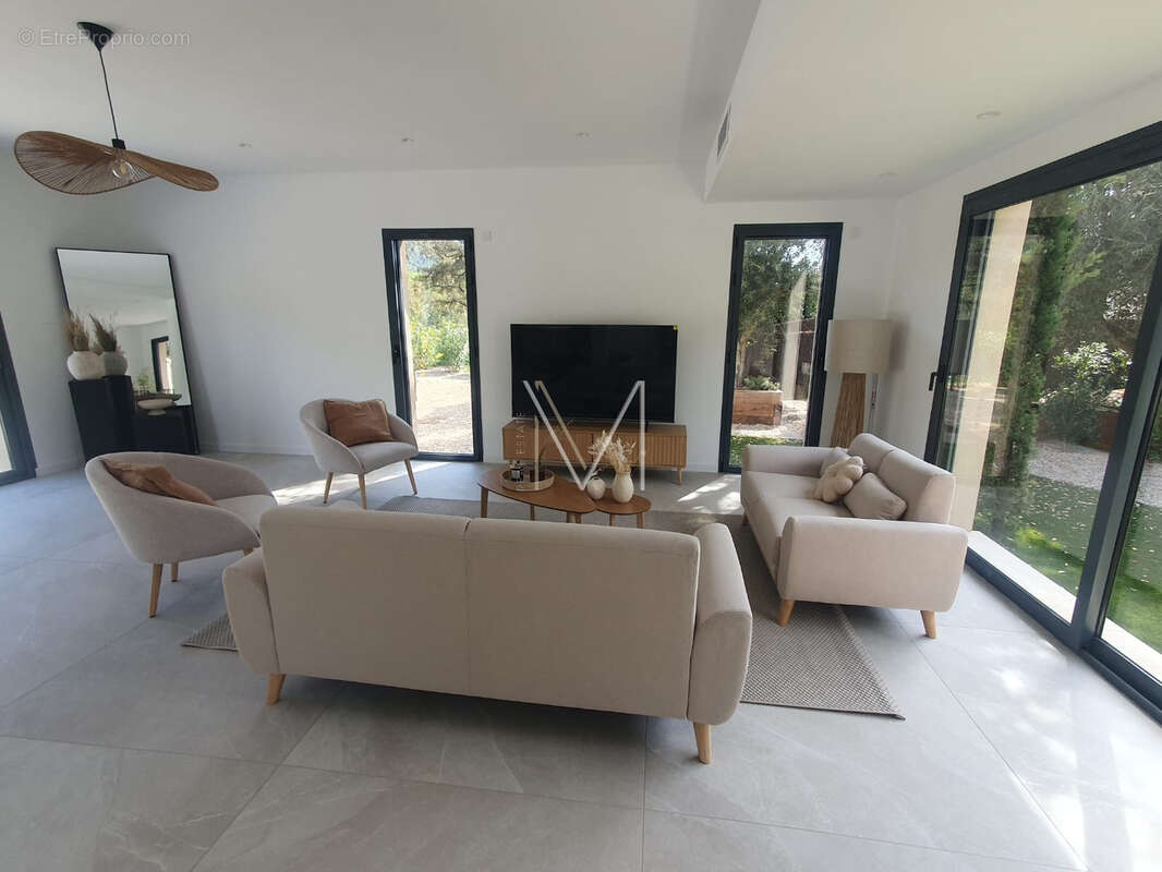 Maison à PLAN-DE-LA-TOUR