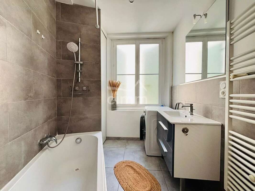 Appartement T3 rénové avec balcon à Sisteron - photo 4