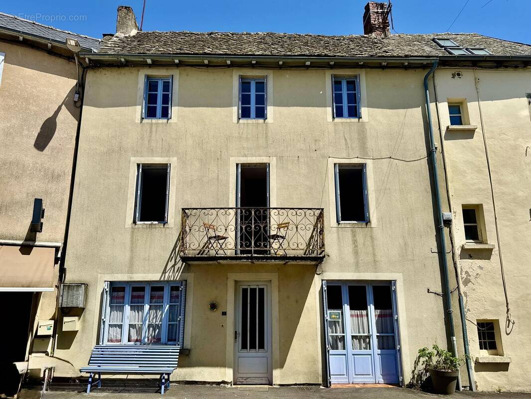Maison à LA SALVETAT-PEYRALES