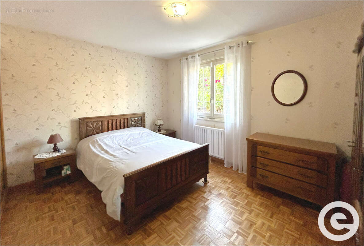 Maison à PARON