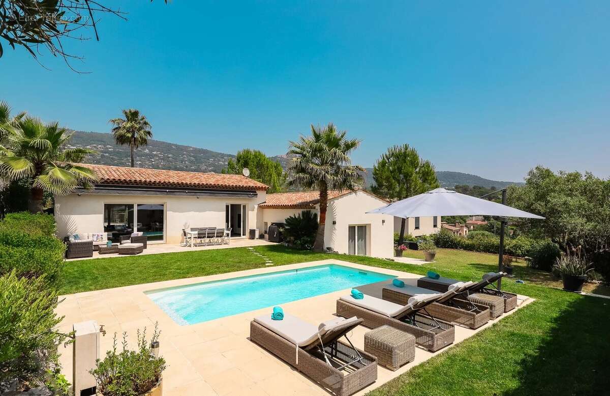 Villa independante 175 m² - piscine - stationnements - photo 2