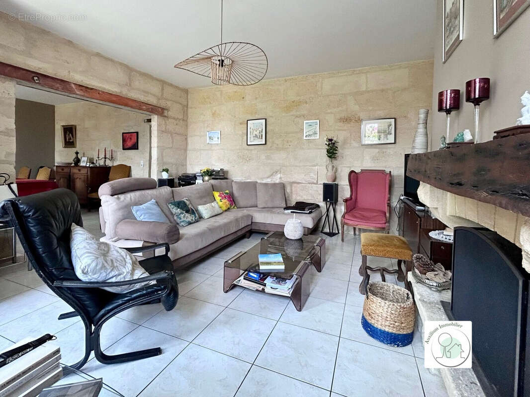 Maison 179 m² à Teuillac  - photo 6