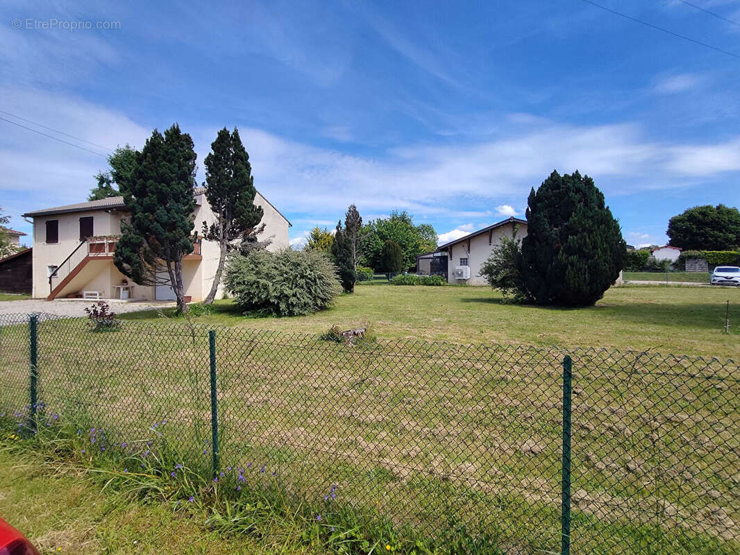 Terrain constructible 608 m² - photo 2