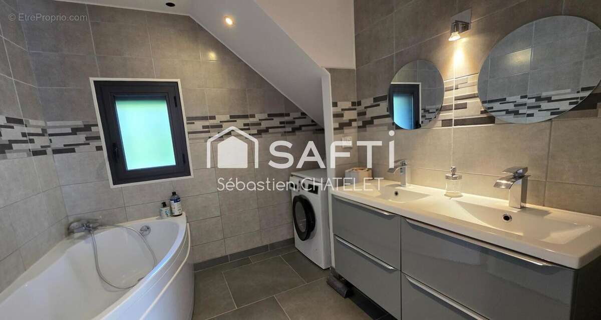 Photo 9 - Maison à LA CHAPELLE-DU-MONT-DU-CHAT