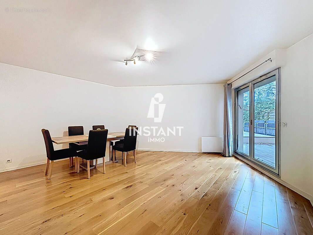 Appartement à CHARENTON-LE-PONT