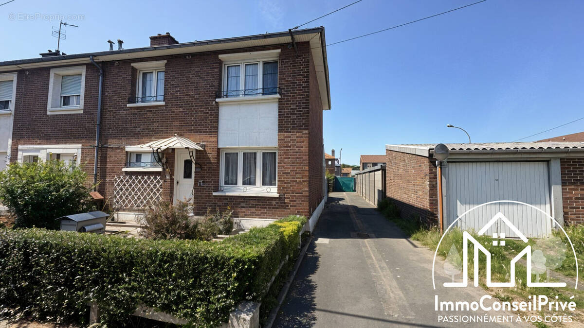 Maison à COURRIERES