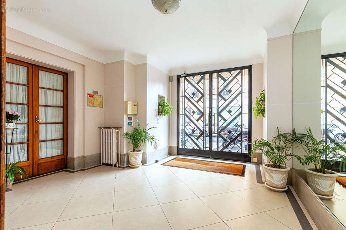 Commerce à PARIS-16E