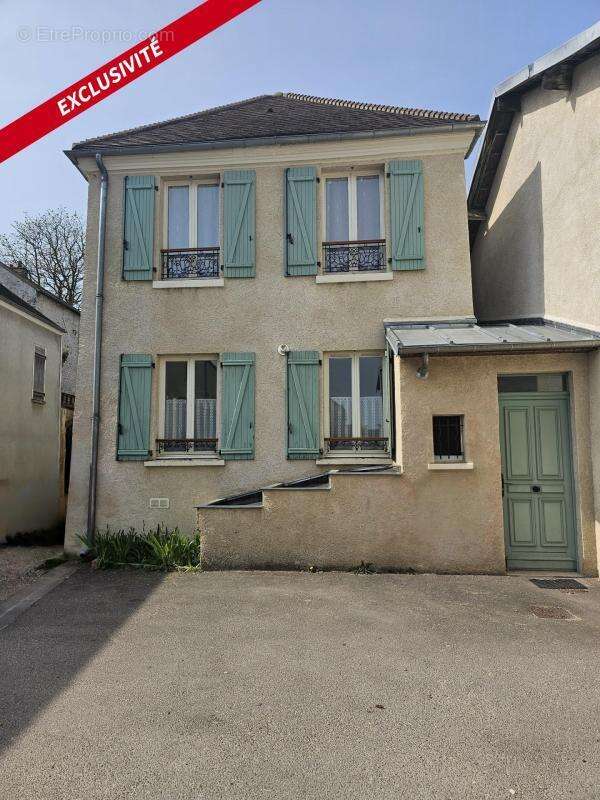 Maison à BOUAFLE