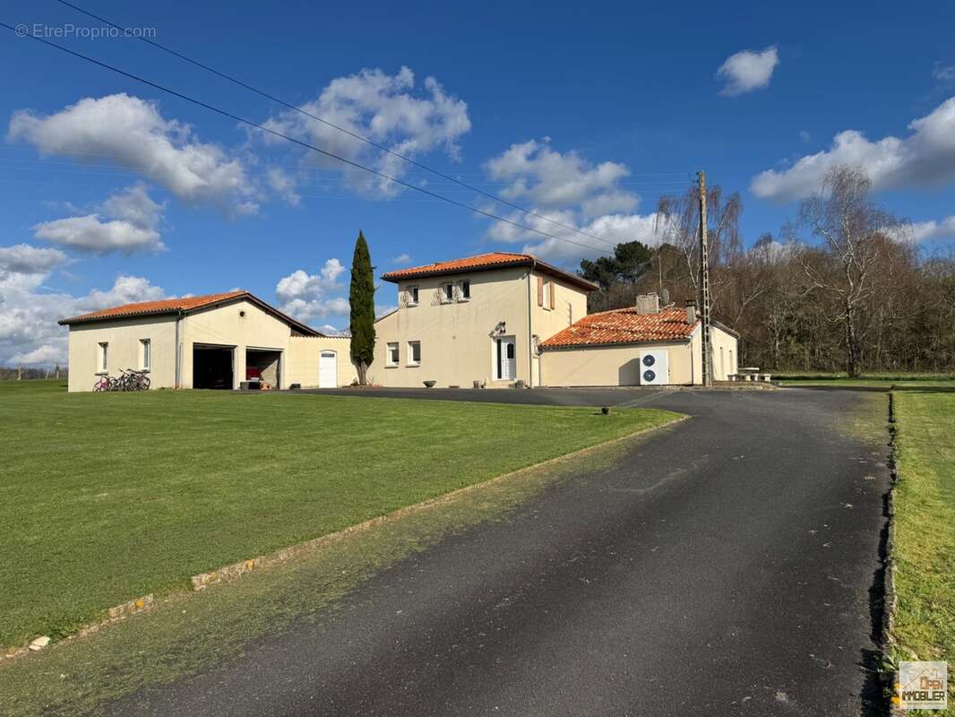 Maison 8 pièces 208 m² à vendre à Oriolles (16480) - photo 15