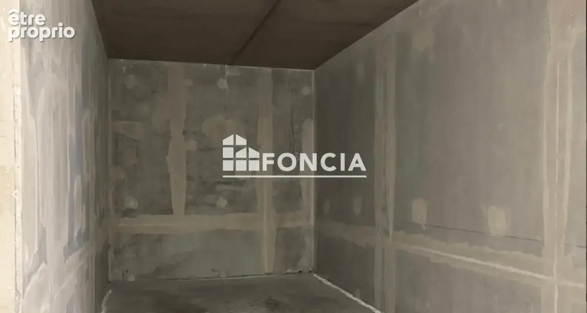 EXCLUSIVITÉ FONCIA entre ÉDIT de NANTES et LAMORICIÉRE : grand stationnement de 16,30 m2 fermé sur 3 côtés et potentiellement bo - photo 2
