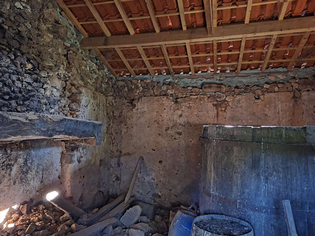 Maison à MAZEYROLLES