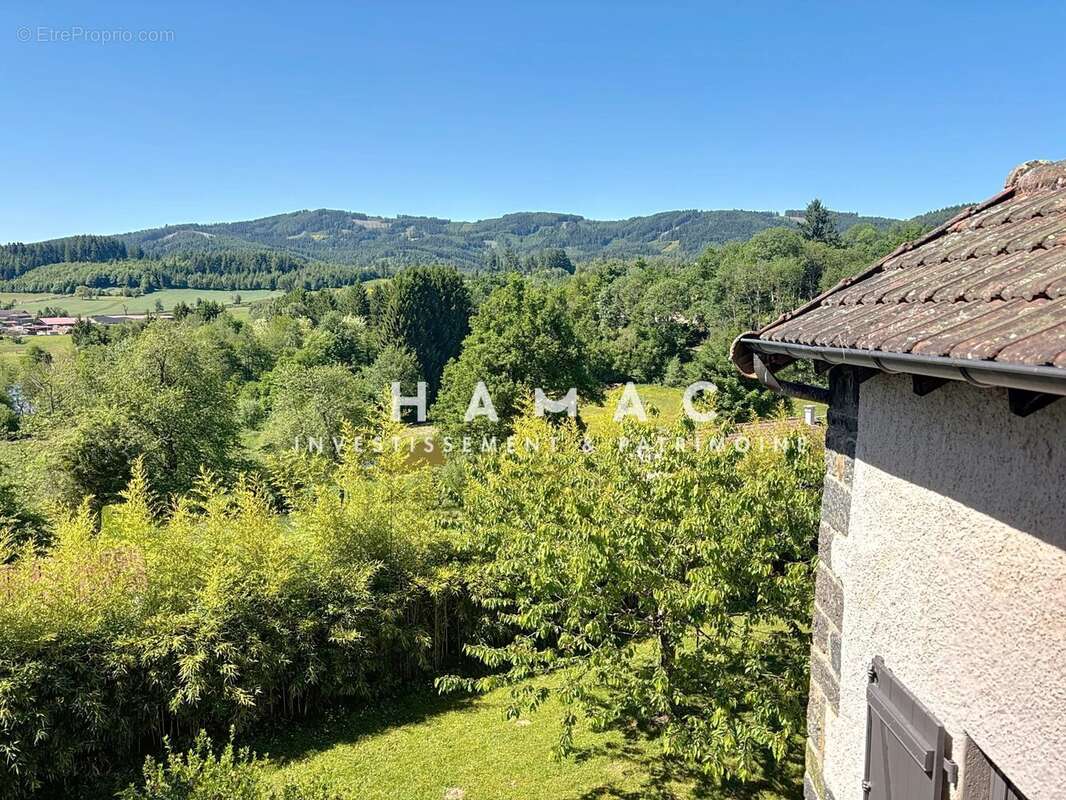 Maison à POULE-LES-ECHARMEAUX