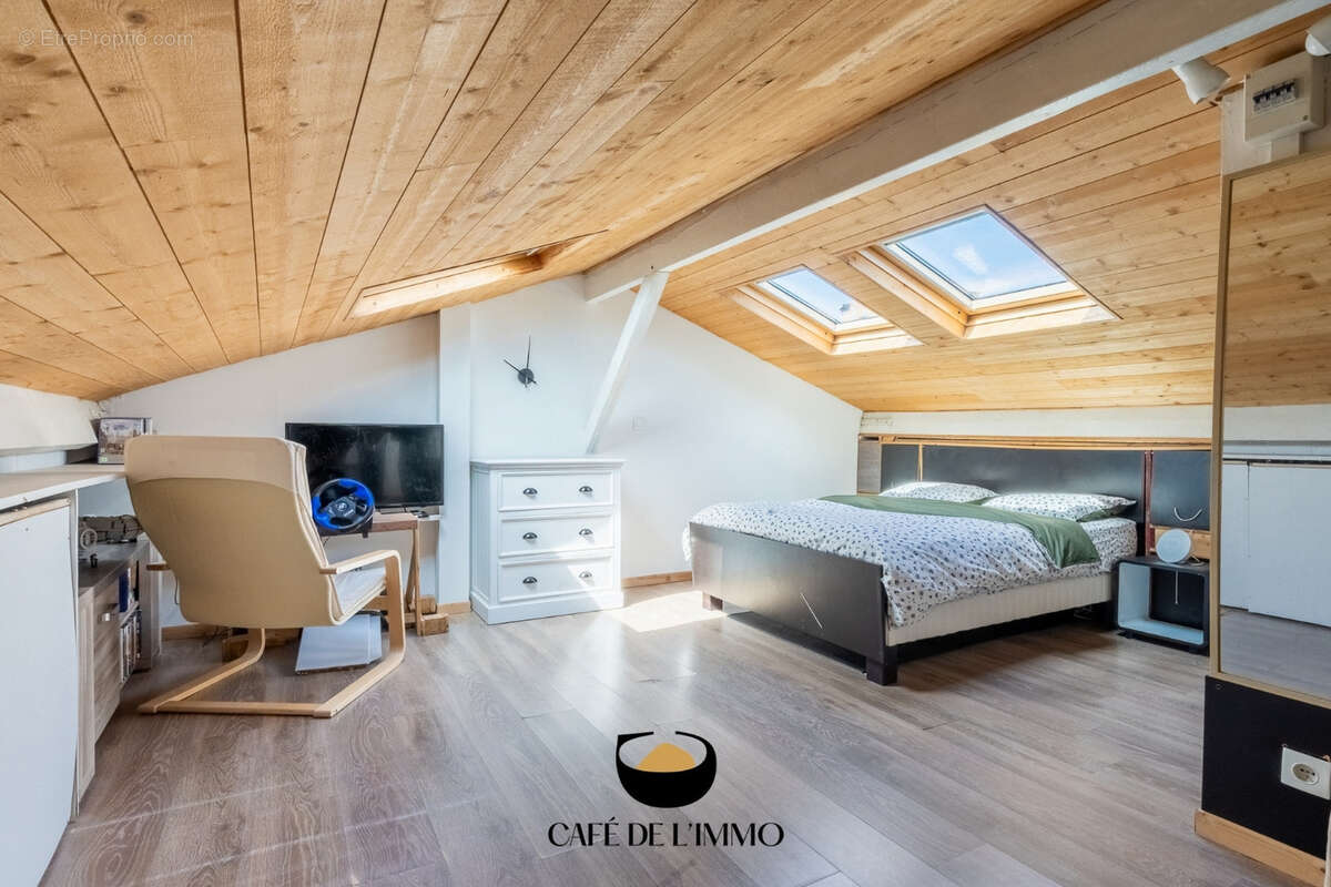 Appartement à CHARENTON-LE-PONT