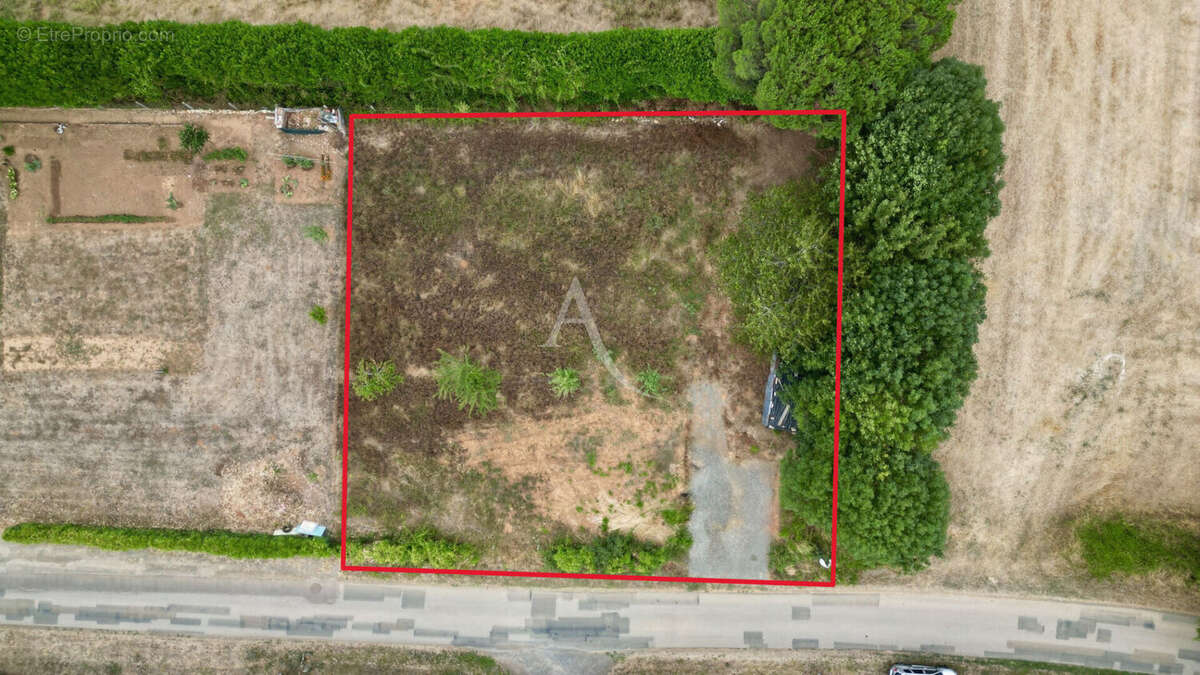 Terrain constructible de 998 m² - Le Champ-Saint-Père - photo 3