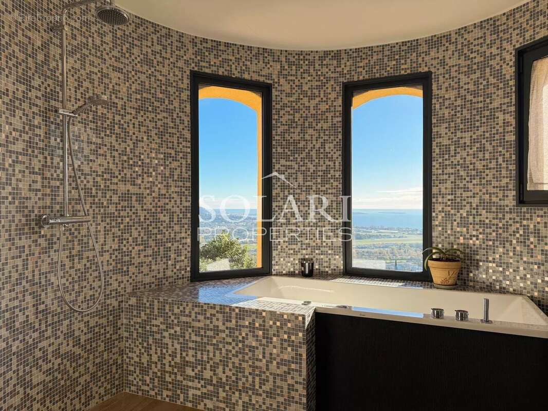 Maison à MANDELIEU-LA-NAPOULE