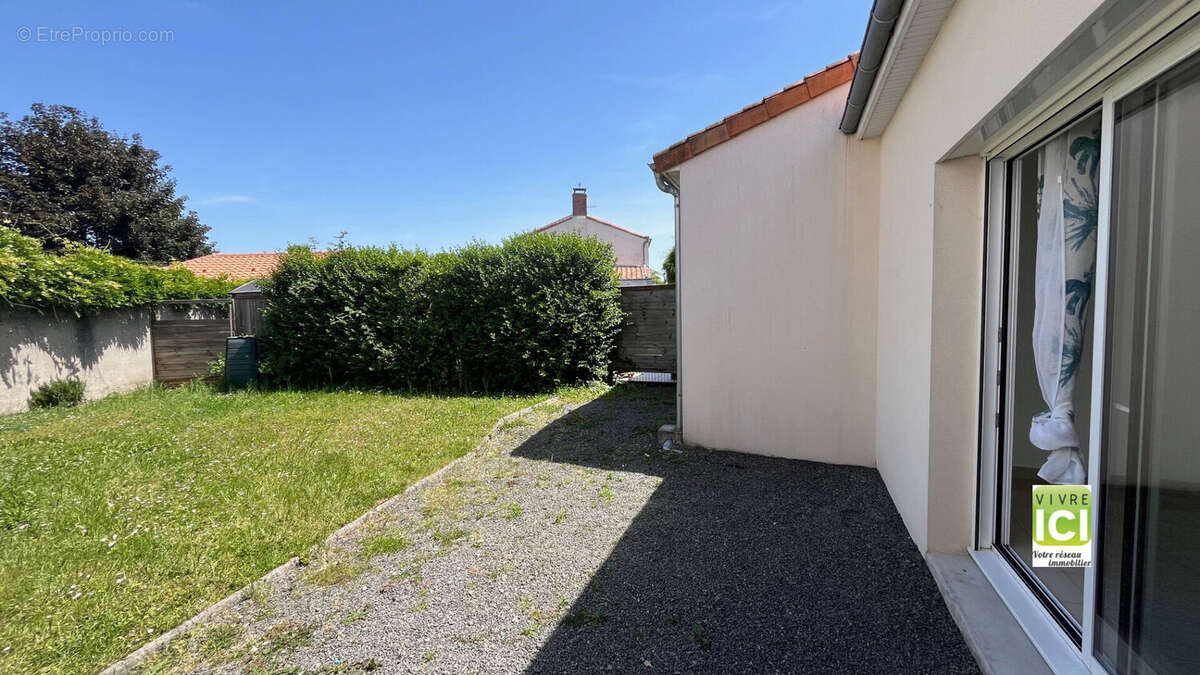 Maison à LA CHAPELLE-BASSE-MER