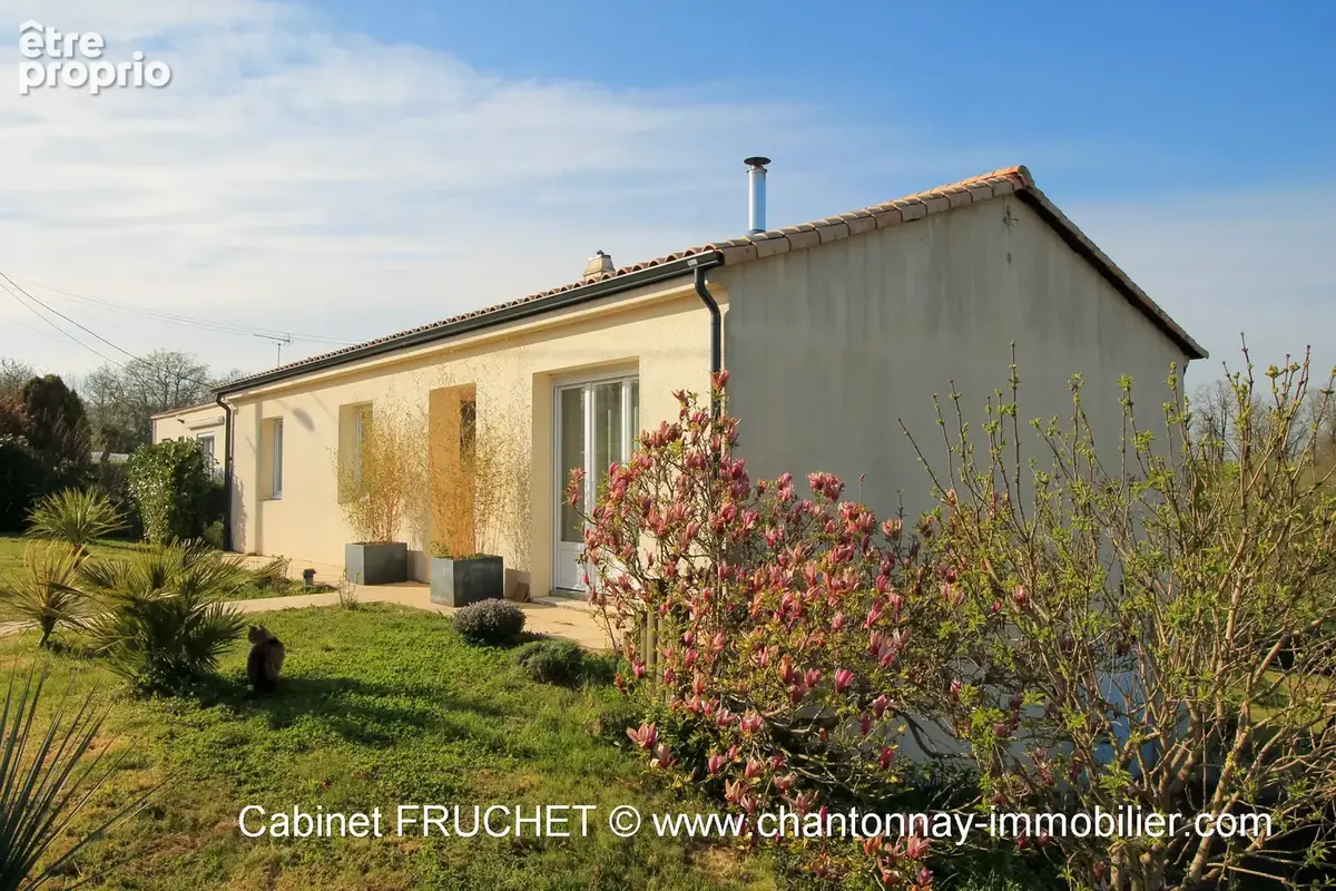CHANTONNAY - Maison de plain-pied avec sous-sol - photo 1