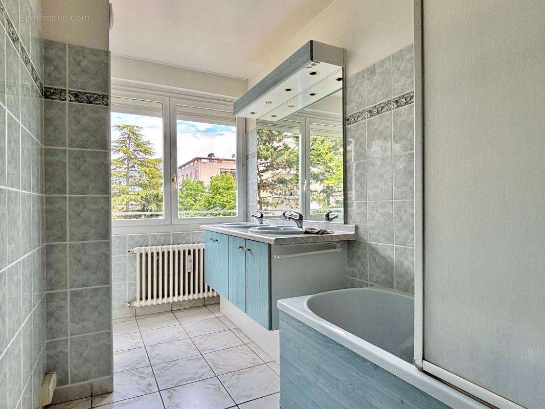 Appartement à CHENOVE