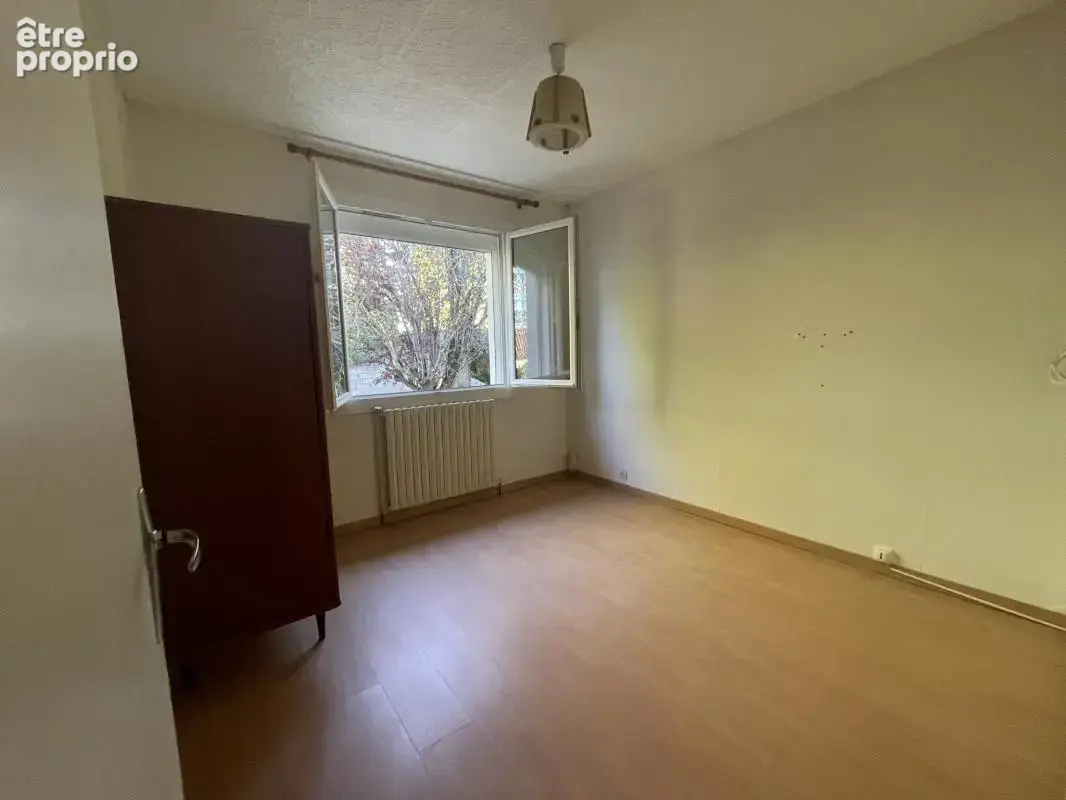 Maison 3 chambres - Grand jardin arboré et sous-sol complet - photo 9