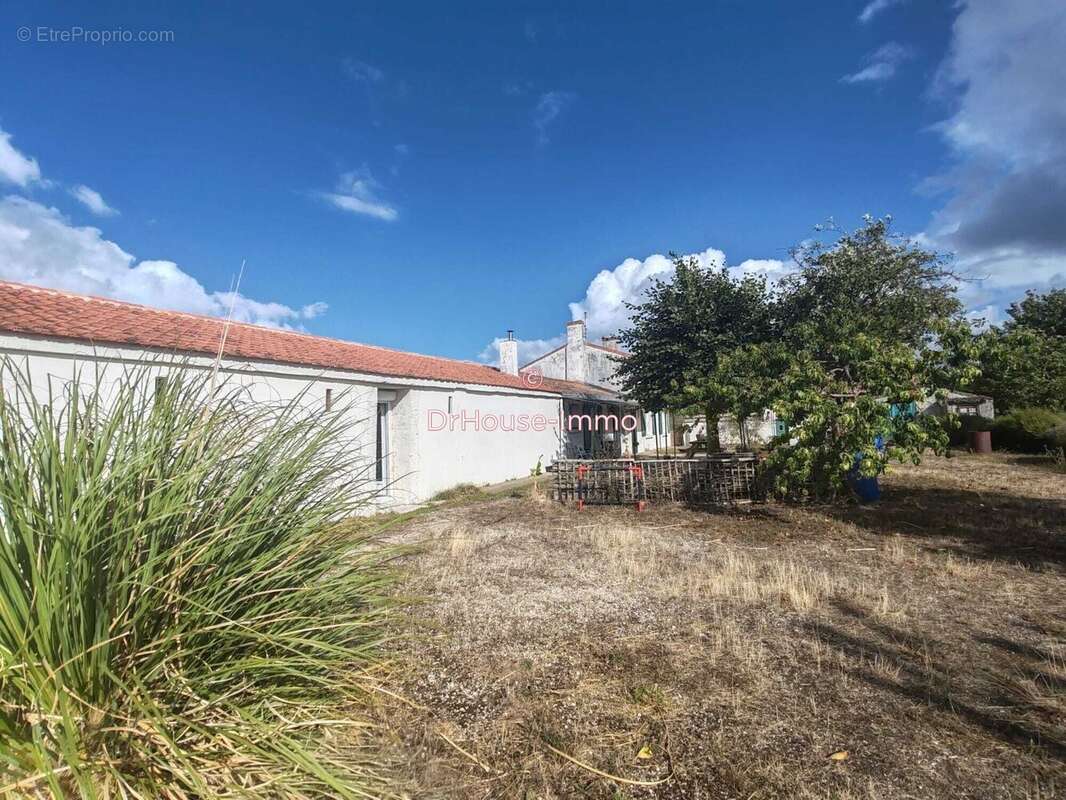 Maison à SAINTE-RADEGONDE-DES-NOYERS