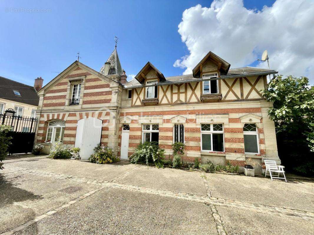 Maison bourgeoise de caractère – 426 m² – Parc arboré de 1 700 m² en bord de rivière – Centre-ville - photo 7