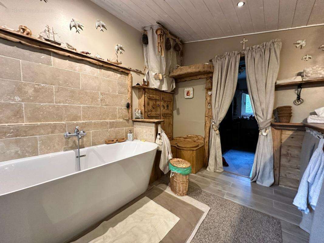 Mas/ferme rénové avec 6 chambres et 23 hectares de terrain - photo 15