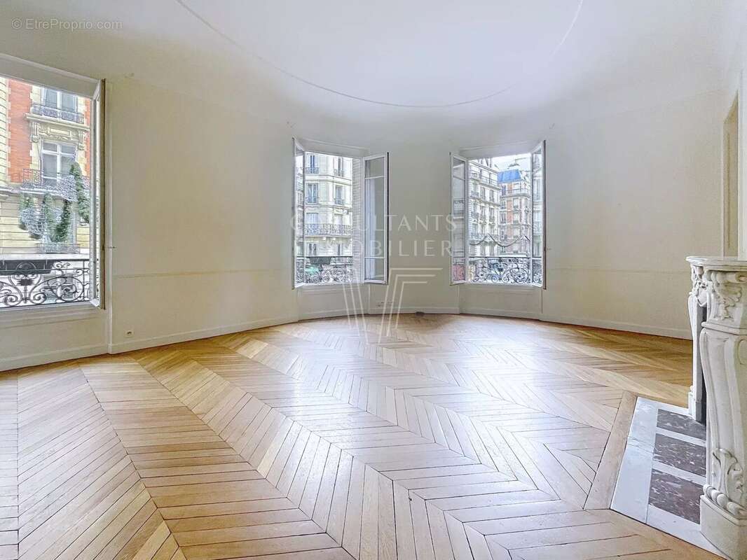 Appartement à PARIS-17E