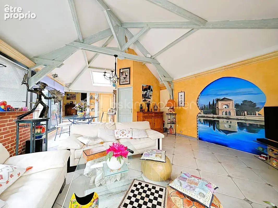 À 10 minutes de RAMBOUILLET, propriété de 220 m² habitable sur terrain de 940 m² avec une magnifique piscine de 5 M par 10 M - photo 6