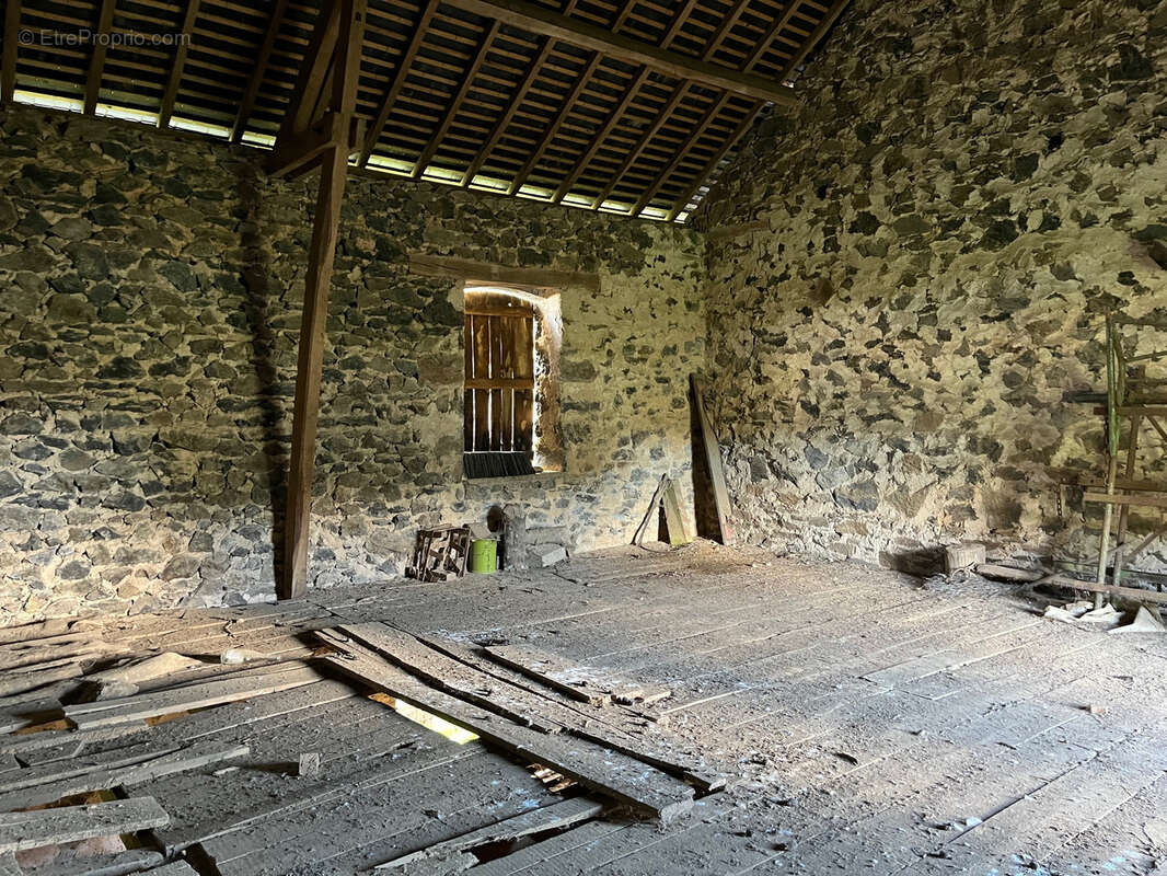Mi-chemin Brive et Limoges - Belle fermette et dépendances a rénover - photo 19