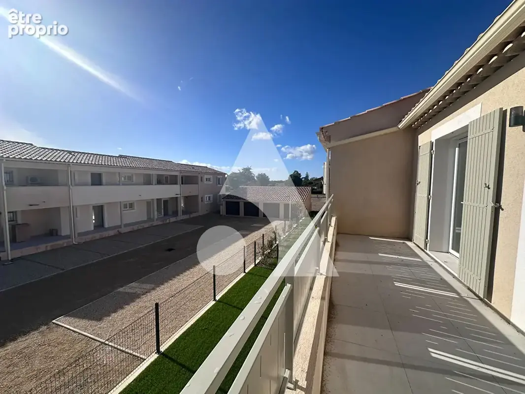 Villelaure - Appartement T3 avec 2 terrasses+ 2 places de stationnement - photo 2