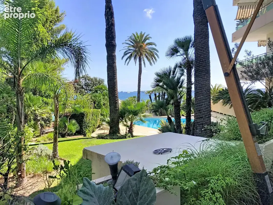 Cannes palm beach – élégant 3 pièces en front de mer, terrasse de plus de 70 m² - photo 3