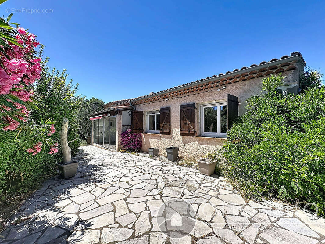 Maison à ROQUEBRUNE-SUR-ARGENS