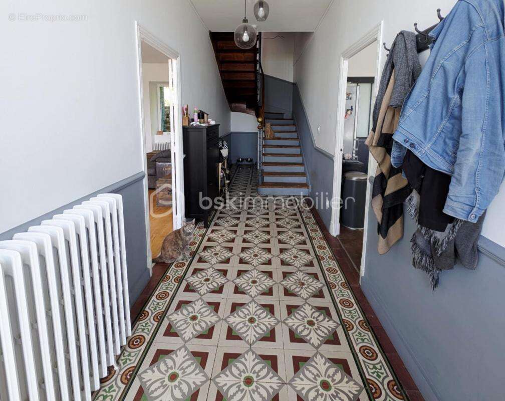 Maison avec jardin, dépendances et gîte rentable – À découvrir sans tarder ! - photo 6
