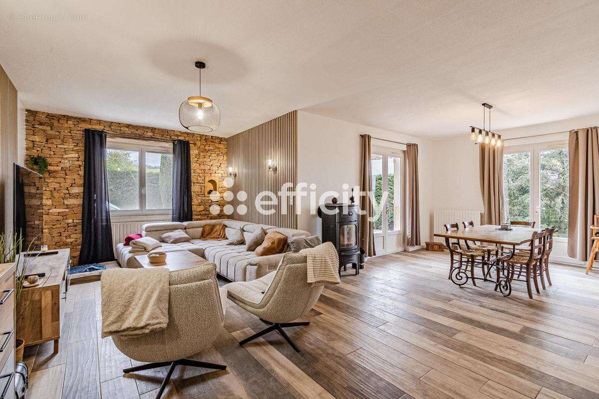Maison à LE BOIS-D'OINGT