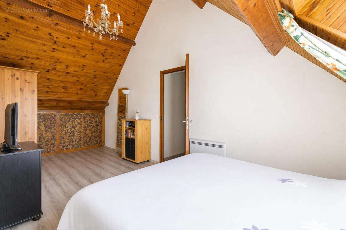 Maison familiale T7 - 125 m² - Haut Montmorency - photo 4
