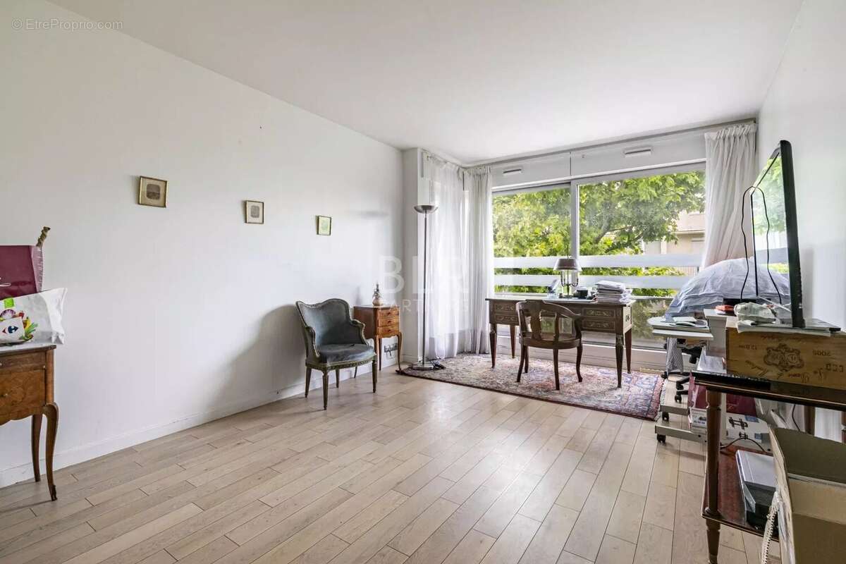 Appartement à NEUILLY-SUR-SEINE