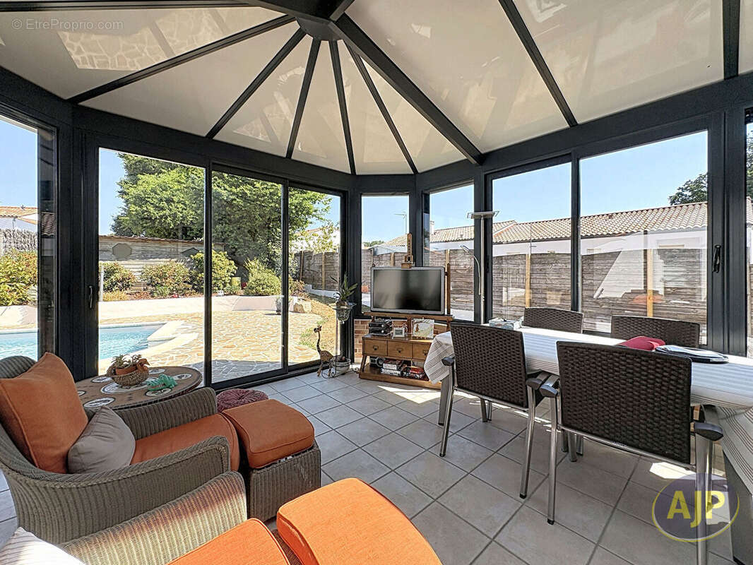 Maison Challans 5 pièces 135.64 m2 + véranda et piscine - photo 9