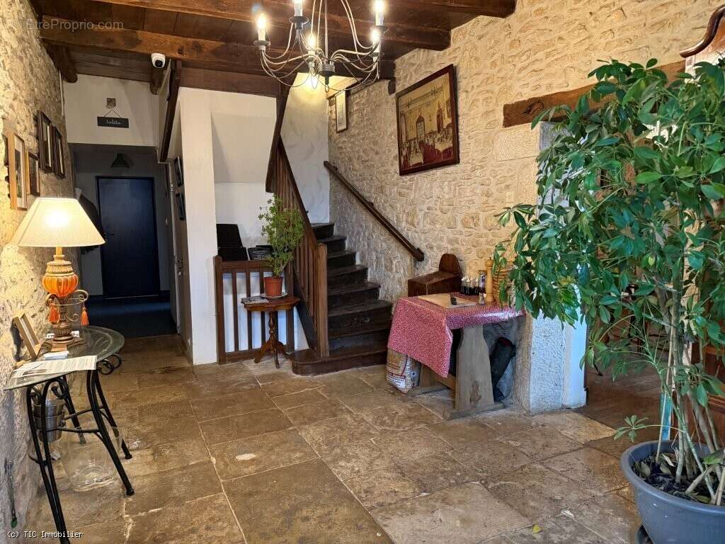 Propriété De Caractère Avec Fort Potentiel Touristique Et Commercial - photo 12
