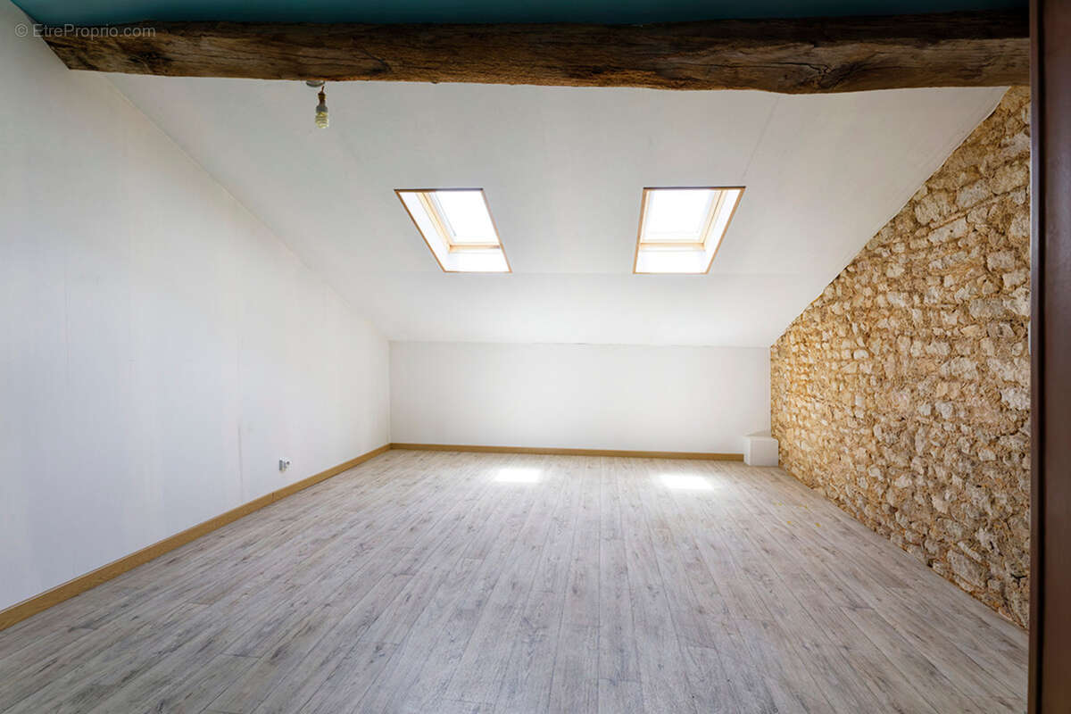 Maison de village 4 pièces avec cour intérieure et jardin - VARAIGNES (24) - photo 9