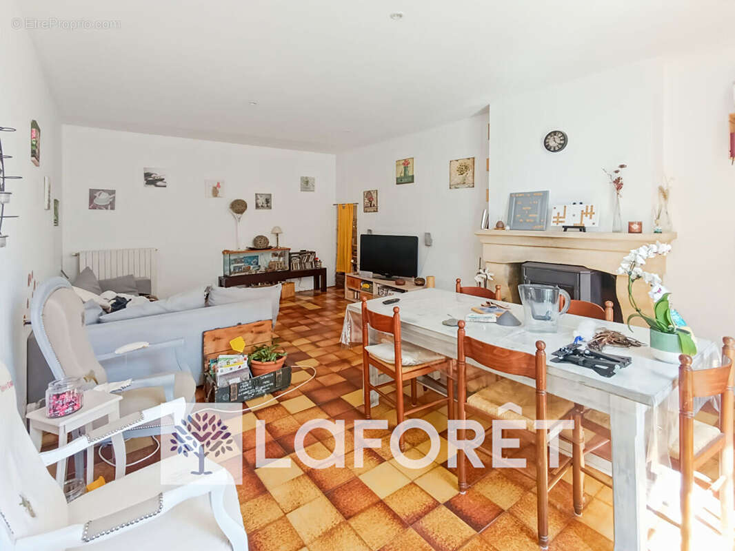 Maison à VILLARS-EN-PONS