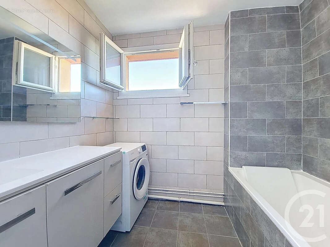 Appartement à VILLENEUVE-LES-AVIGNON