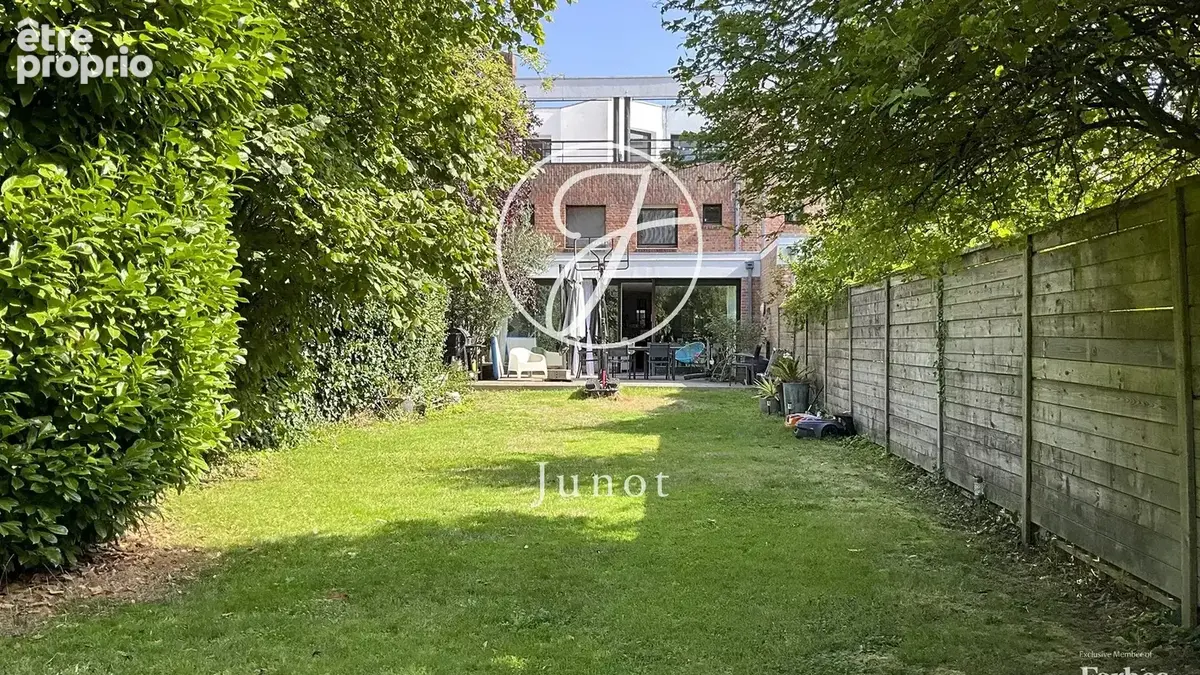 Marcq-en-Barœul - CROISÉ-LAROCHE - Maison - 6 pièces - 185m² - 5 chambres - Jardin 500m² - Terrasse - Garage - Dépendance - photo 2