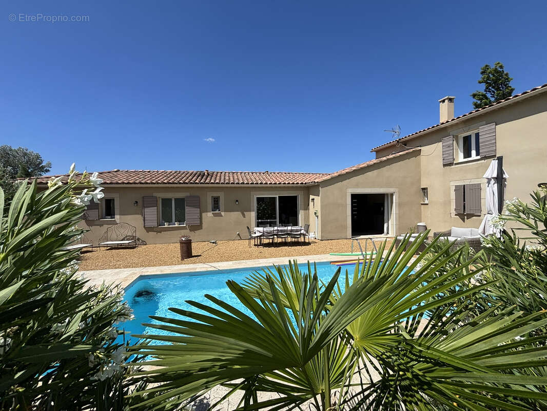 Commerce à MALAUCENE